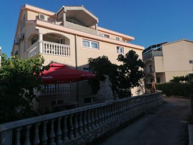 Apartementen Budi - near sandy beach A1(4+2), A2(4+2), A3(4+1) Vodice - Riviera Sibenik 