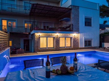 Apartementen Zdene - private pool: A1(6+2), A2(6) Kastel Luksic - Riviera Split 