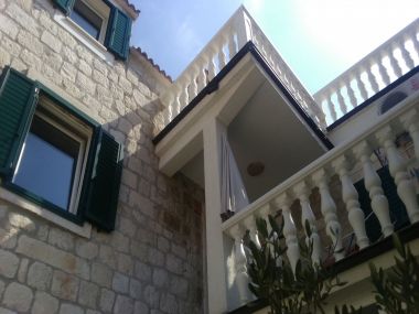Apartementen Villa Mirakul A2(2+2) with terrace, A3(4) with big terrace Kastel Novi - Riviera Split 