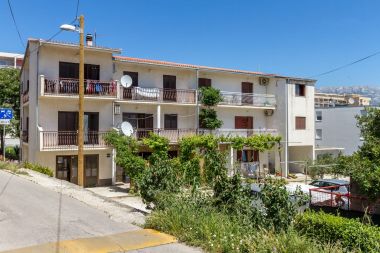 Apartementen Jurica - 300 m from sea: A1 Lea(2+1), A2 Roko(2+1) Split - Riviera Split 