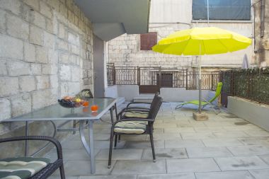 Apartementen Zdrav - with big terrace: A1(4) Split - Riviera Split 