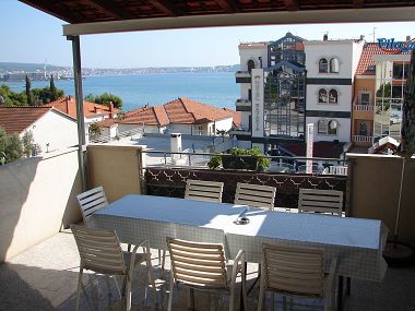 Apartementen Milka - 100m from the sea A1(4), A2(2+1) Seget Donji - Riviera Trogir 