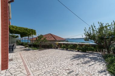 Apartementen Vin - 40 m from sea: A1 (4+1), A2 (2+2), A3 (2+2) Seget Donji - Riviera Trogir 