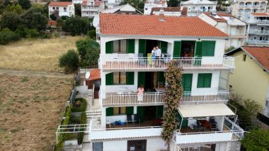 Apartementen Ante - 60m from the sea: A1(2+3), A2(2+2), A4(6+2) Seget Donji - Riviera Trogir 