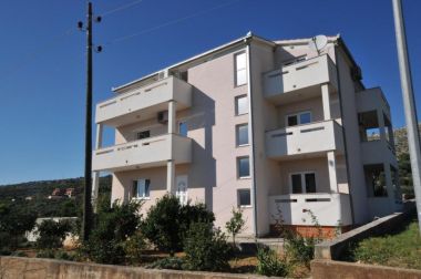 Apartementen Žar - free parking A1(4+1), A2(2+2), A3(2+2), A4(4+1) Seget Vranjica - Riviera Trogir 