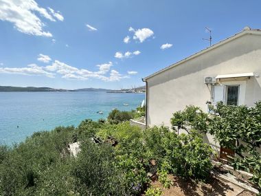 Apartementen Mihaela - sea view : A1(5+1), A2(4), SA3(2) Trogir - Riviera Trogir 