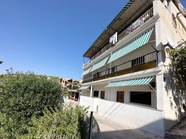 Apartementen Kaza - 50m from the beach with parking: A1(2), A2(2), A3(6) Trogir - Riviera Trogir 