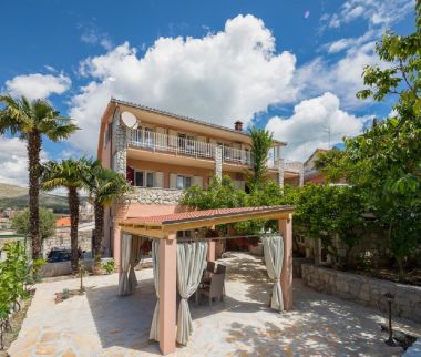 Apartementen Dora - free parking: A1(4), SA2(3) Trogir - Riviera Trogir 