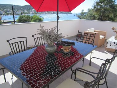 Apartementen Deni - 30 m from sea: A2(4+1), A3(4+2) Vinisce - Riviera Trogir 