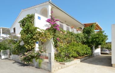 Apartementen Paž - 28m from the beach: A1(4+2), A2(2+1), A3(4+1) Vinisce - Riviera Trogir 