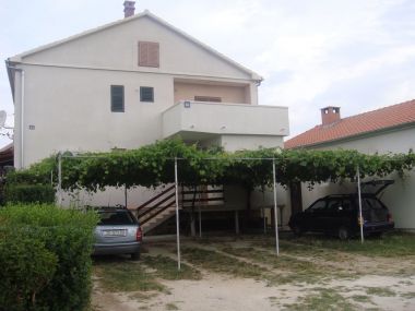Apartementen Slava - private parking: A1(6+1) Nin - Riviera Zadar 
