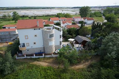 Apartementen Dali - 300 m from the beach: SA1 1D (3), A2 1L (5), A3 2k (6) Nin - Riviera Zadar 