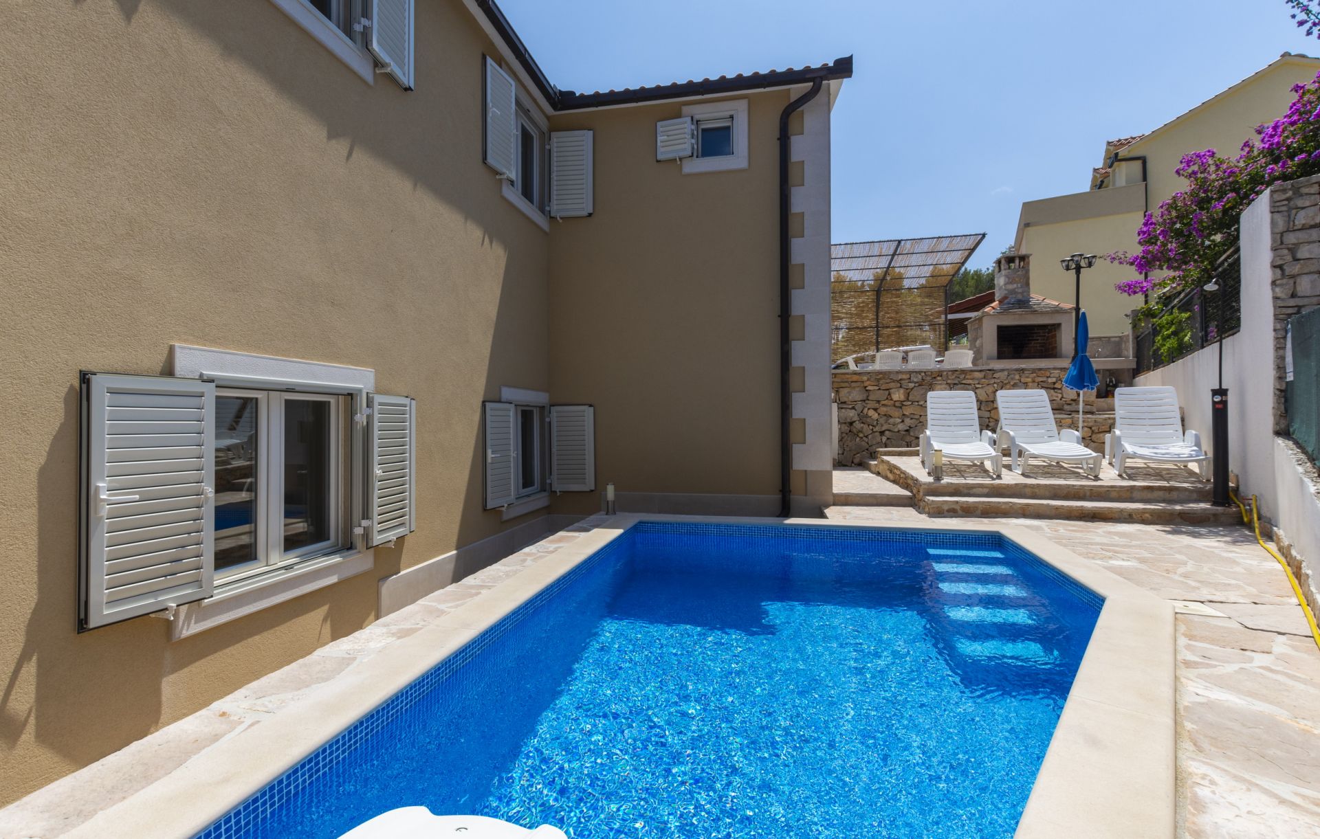 Apartementen Dalis - open swimming pool: A1 kat(4+1), A2 prizemlje(4) Baai Osibova (Milna) - Eiland Brac  - Kroatië 