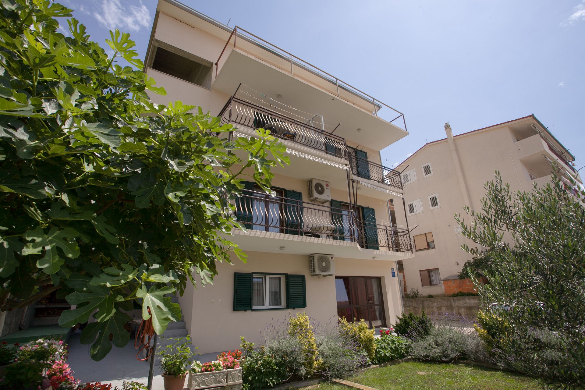 Apartementen Petar - free parking A1(3+1), A2(5) Dugi Rat - Riviera Omis 