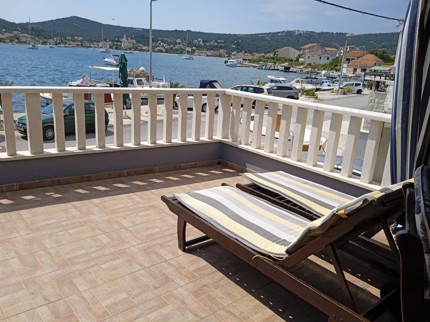 Apartementen Josip - 5 m from beach: A1(6) Vinisce - Riviera Trogir 